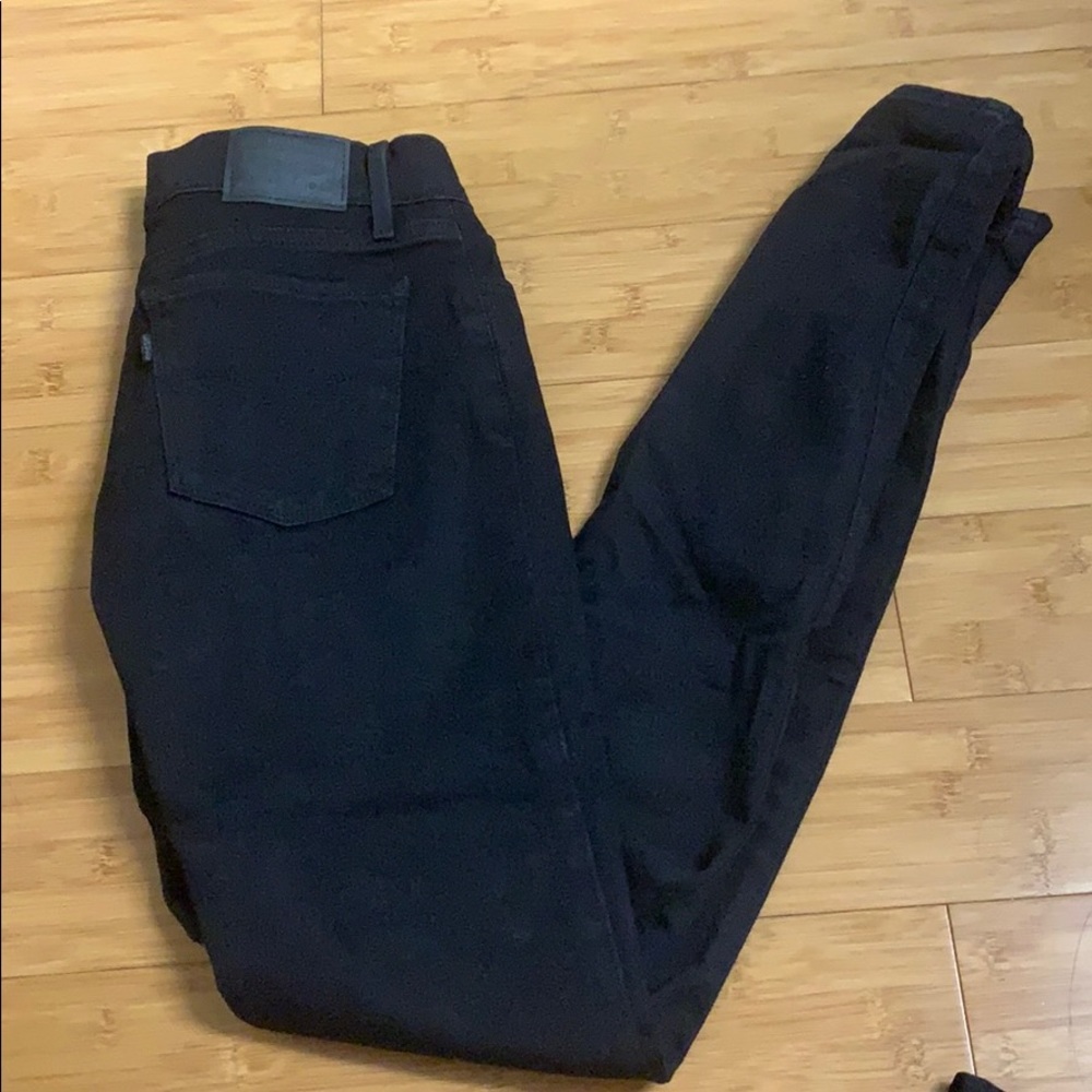 710 Levi’s super skinny black jeans